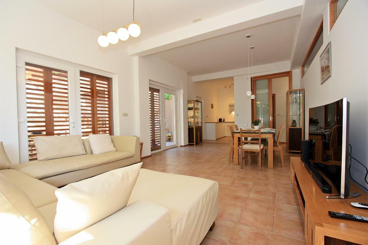 Villa V&D มิลนา ภายนอก รูปภาพ