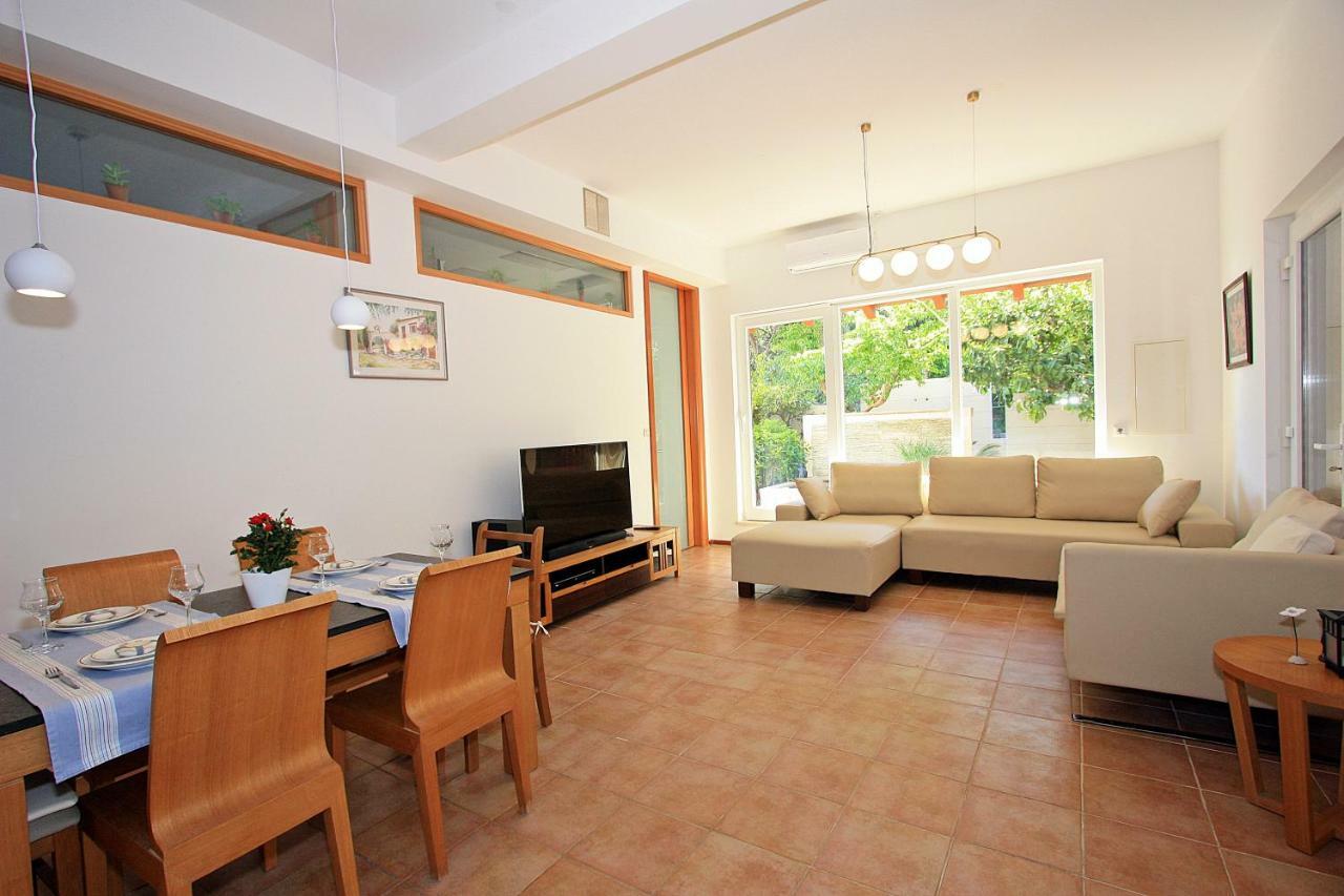 Villa V&D มิลนา ภายนอก รูปภาพ