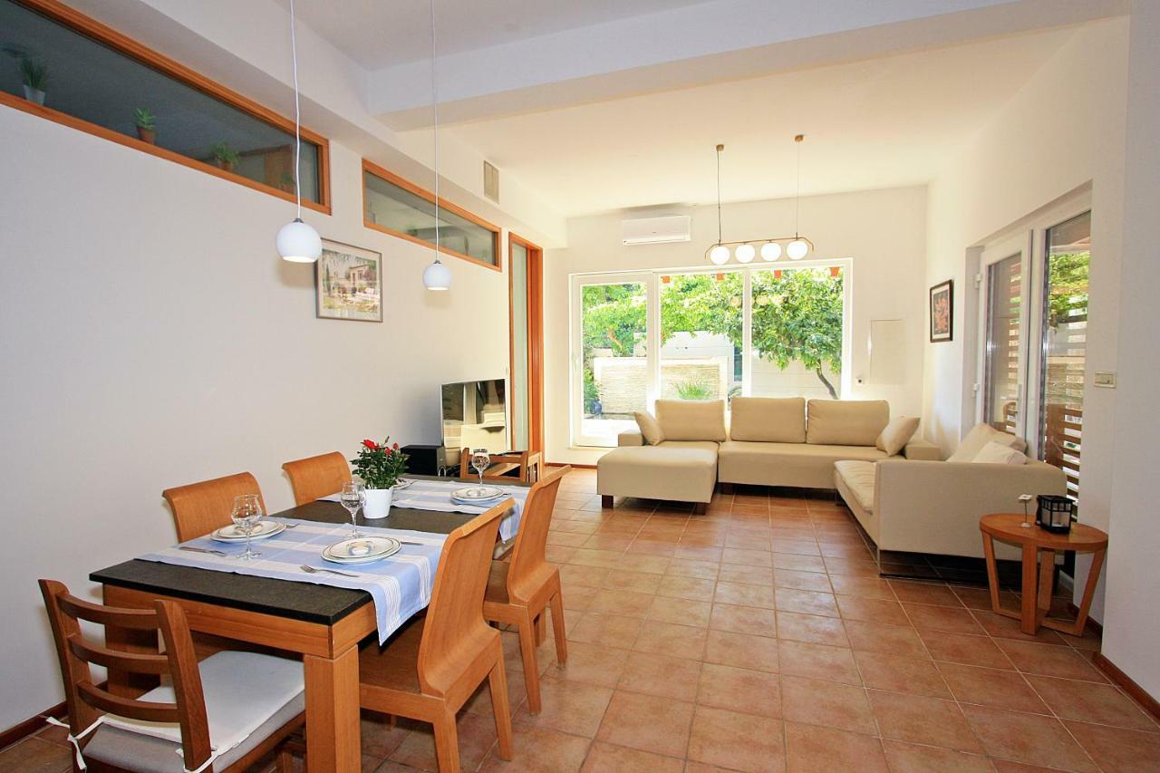 Villa V&D มิลนา ภายนอก รูปภาพ